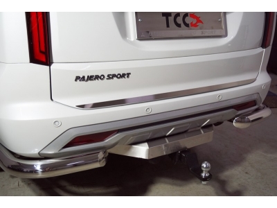 Накладка на заднюю дверь (лист шлифованный) ТСС для Mitsubishi Pajero Sport III Рестайлинг 2019 – н.в.